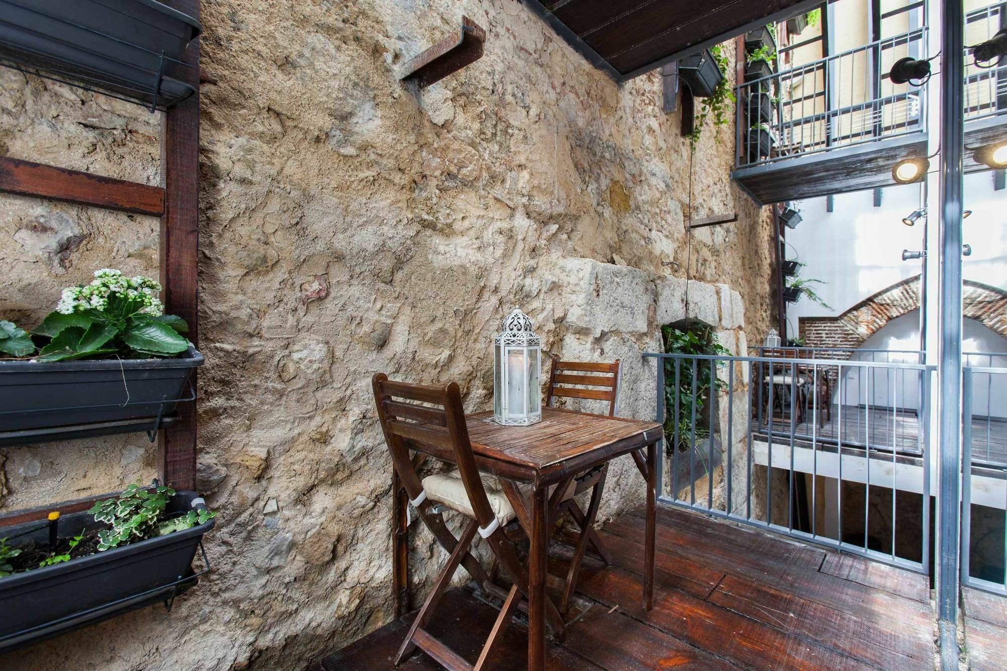 The Old Stables Chiado Apartments Лиссабон Экстерьер фото